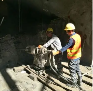 信丰水下抗分散灌浆料特点 水下不分散注浆料介绍